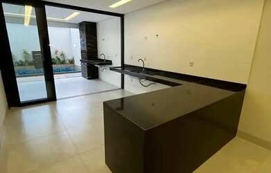 Imagem 7: Luxuoso sobrado com três suítes e piscina no Jardim Atlântico