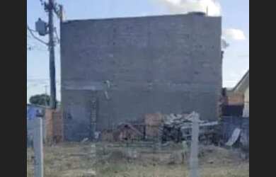 Imagem 2: Excelente terreno com 2 casas