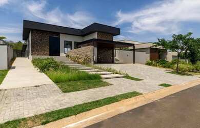 Imagem: A casa em condomínio possui 4 Dormitórios, 5 Banheiros, 4