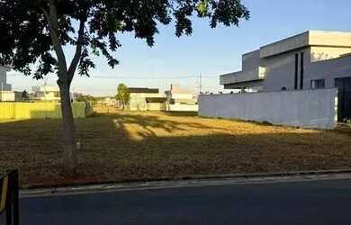 Imagem: O terreno possui 360m² de Área e está localizado em Terras