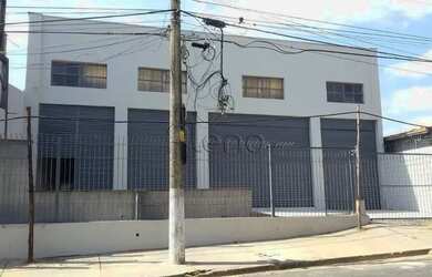 Imagem: O depósito possui 4 Vagas na garagem, 480m² de Área e está