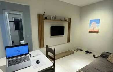 Imagem: O apartamento possui 2 Dormitórios, 1 Banheiro, 1 Vaga na garagem