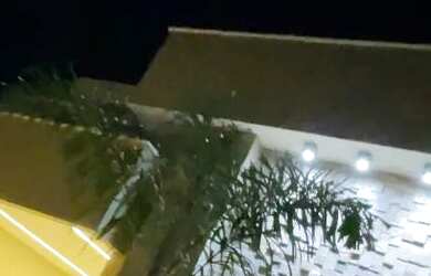 Imagem: A casa possui 3 Dormitórios, 3 Banheiros, 4 Vagas na garagem