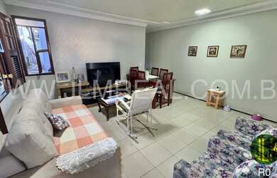 Imagem: A casa possui 3 Dormitórios, 3 Banheiros, 3 Vagas na garagem