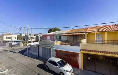 Imagem: A casa possui 3 Dormitórios, 3 Banheiros, 2 Vagas na garagem
