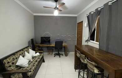 Imagem: O apartamento possui 2 Dormitórios, 1 Banheiro, 1 Vaga na garagem