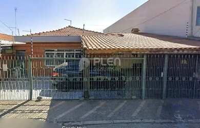 Imagem: A casa possui 3 Dormitórios, 2 Banheiros, 4 Vagas na garagem