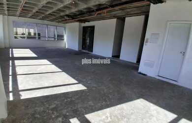 Imagem: O depósito possui 3 Vagas na garagem e 116m² de Área e está