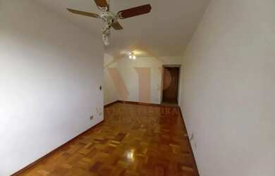 Imagem: O apartamento possui 3 Dormitórios, 1 Banheiro, 1 Vaga na garagem