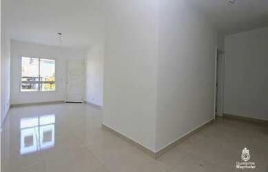 Imagem: A casa possui 3 Dormitórios, 1 Banheiro, 1 Vaga na garagem