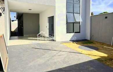 Imagem: A casa à venda possui 2 Dormitórios, 2 Banheiros, 2 Vagas