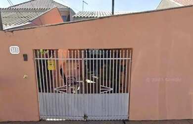 Imagem: A casa possui 2 Dormitórios, 3 Banheiros, 1 Vaga na garagem