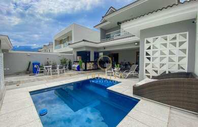 Imagem: A casa em condomínio possui 4 Dormitórios, 5 Banheiros, 2