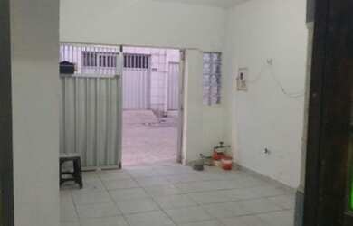 Imagem: A casa possui 2 Dormitórios, 2 Banheiros, 1 Vaga na garagem