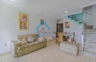 Imagem: A casa possui 3 Dormitórios, 2 Banheiros, 5 Vagas na garagem