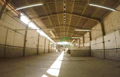 Imagem: O depósito possui 5 Vagas na garagem, 650m² de Área e está