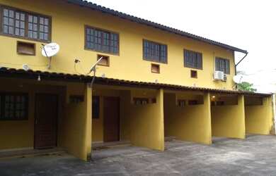 Imagem: A casa possui 2 Dormitórios, 2 Banheiros e 1 Vaga na garagem