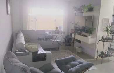 Imagem: A casa possui 3 Dormitórios, 2 Banheiros, 3 Vagas na garagem