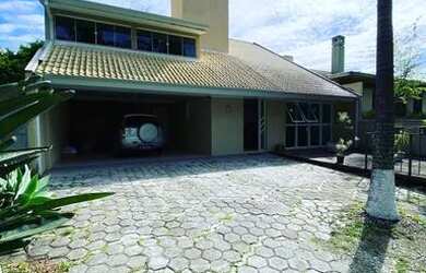 Imagem: A casa possui 5 Dormitórios, 5 Banheiros, 5 Vagas na garagem