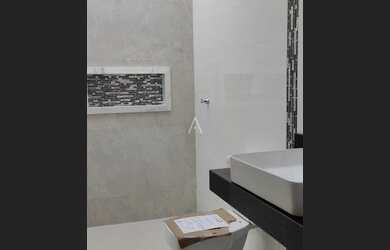 Imagem: A casa possui 3 Dormitórios, 2 Banheiros, 75m² de Área e