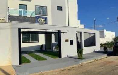 Imagem: A casa possui 3 Dormitórios, 2 Banheiros e 1 Vaga na garagem