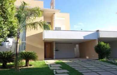 Imagem: A casa em condomínio possui 4 Dormitórios, 1 Banheiro, 3 Vagas