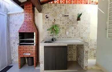 Imagem: A casa possui 2 Dormitórios, 2 Banheiros, 2 Vagas na garagem