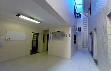 Imagem: O depósito possui 3 Vagas na garagem e 480m² de Área e está