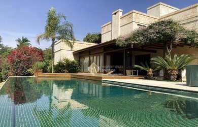 Imagem: A casa em condomínio possui 5 Dormitórios, 5 Banheiros, 5