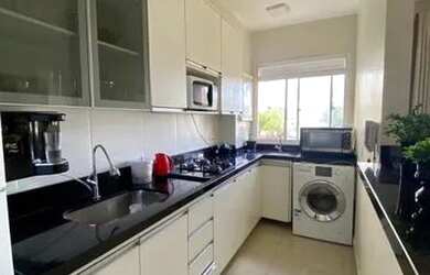 Imagem: O apartamento possui 2 Dormitórios, 1 Banheiro, 1 Vaga na garagem