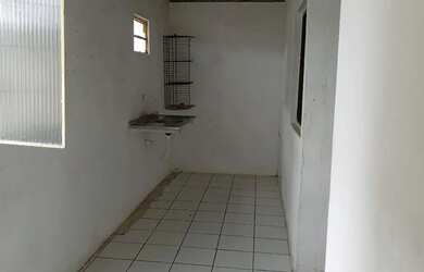 Imagem: A casa possui 2 Dormitórios e 1 Banheiro e está localizado