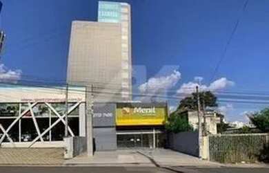 Imagem: O depósito possui 5 Vagas na garagem, 385m² de Área e está