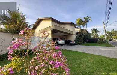 Imagem: A casa em condomínio possui 4 Dormitórios, 5 Banheiros, 5