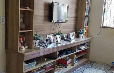 Imagem: O apartamento possui 2 Dormitórios, 1 Banheiro, 1 Vaga na garagem