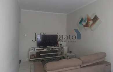 Imagem: A casa possui 4 Dormitórios, 3 Banheiros, 4 Vagas na garagem