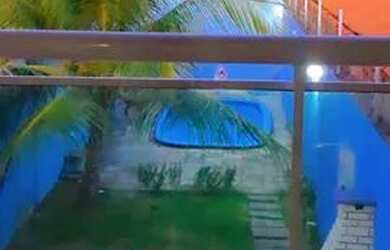 Imagem: A casa possui 5 Dormitórios, 4 Banheiros, 4 Vagas na garagem