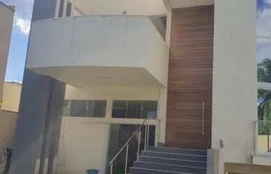 Imagem: A casa em condomínio possui 4 Dormitórios, 4 Banheiros, 5