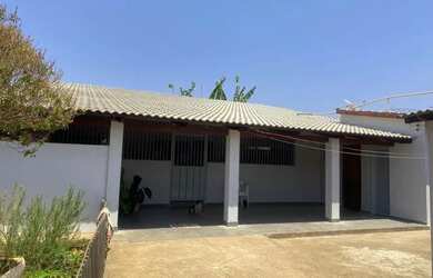 Imagem 2: Casa 2/4 com galpão. Churrasqueira, Varanda, 360m² de Áreae5 Vagas...