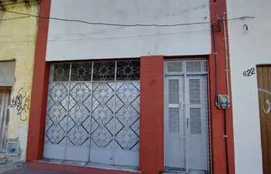 Imagem: A casa possui 3 Dormitórios, 2 Banheiros, 1 Vaga na garagem