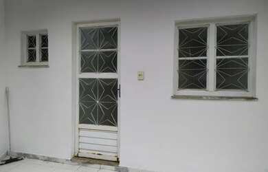 Imagem: A casa possui 1 Dormitório e 1 Banheiro e está localizado