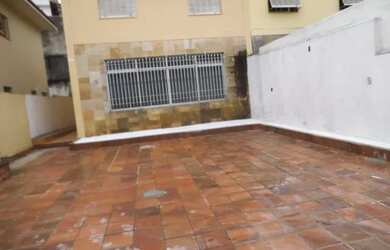 Imagem: A casa possui 3 Dormitórios, 4 Banheiros, 5 Vagas na garagem