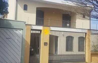 Imagem: A casa possui 5 Dormitórios, 5 Banheiros, 5 Vagas na garagem