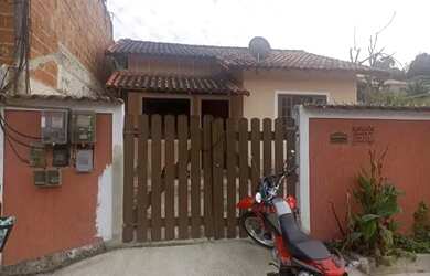 Imagem: A casa possui 3 Dormitórios, 2 Banheiros, 1 Vaga na garagem