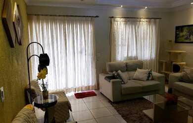 Imagem 2: Excelente casa na QNM 36. 250m² de Área, 4 Vagas na garageme4 Dormitórios