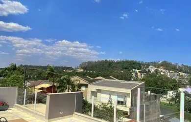 Imagem: A casa em condomínio possui 4 Dormitórios, 5 Banheiros, 5