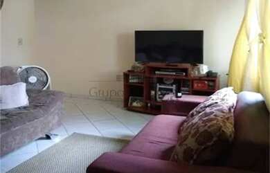 Imagem: A casa em condomínio possui 2 Dormitórios, 3 Banheiros, 2