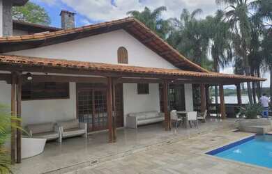 Imagem: A casa possui 5 Dormitórios, 5 Banheiros, 5 Vagas na garagem