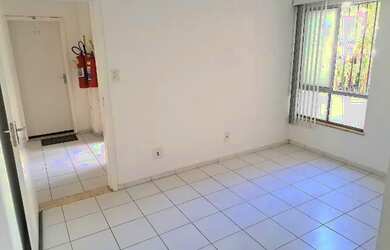 Imagem: O apartamento possui 2 Dormitórios, 1 Banheiro, 2 Vagas na