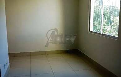 Imagem: O apartamento possui 3 Dormitórios, 1 Banheiro, 1 Vaga na garagem