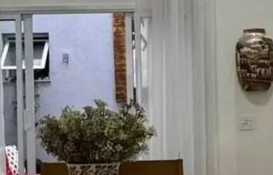 Imagem: A casa em condomínio possui 3 Dormitórios, 3 Banheiros, 4